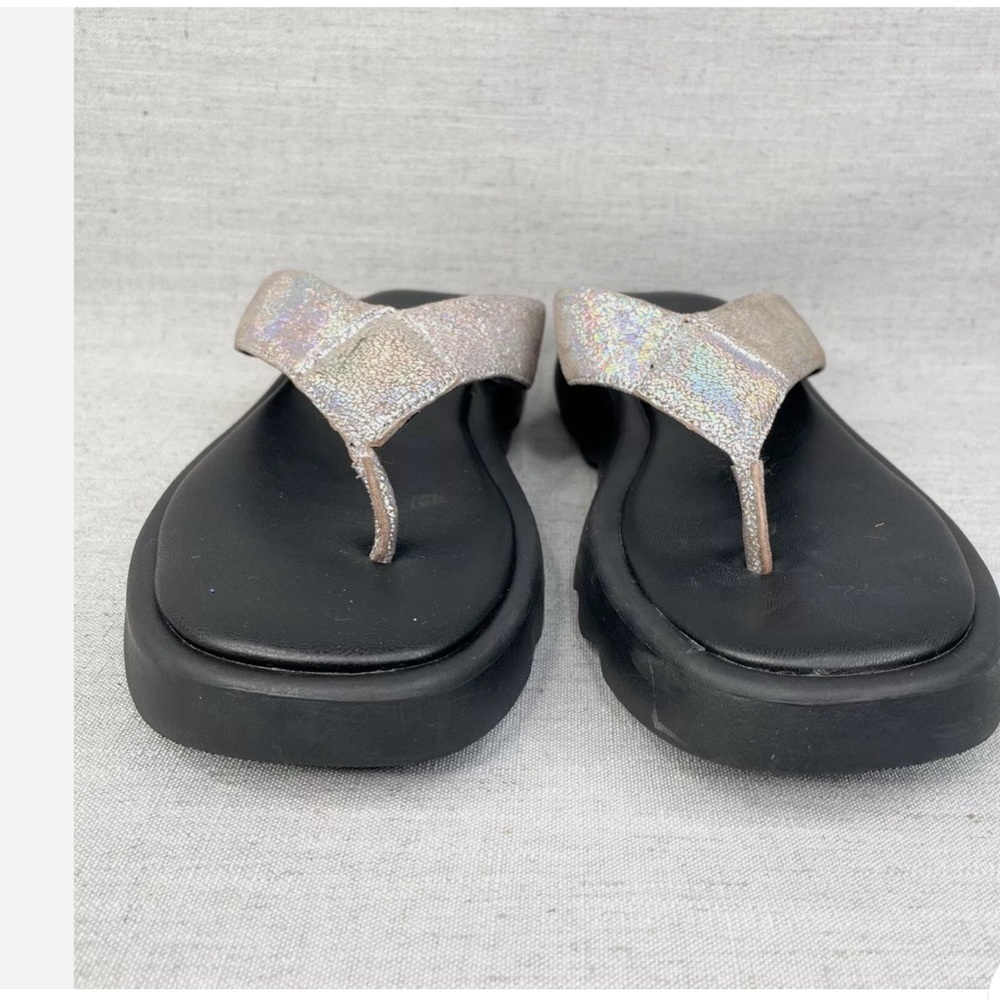 Cougar Shoes Womens 8M Jacy Sandals Thong Flip Flop Matallic Silver Plat… - Picture 3 of 7